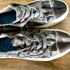 Blowfish Malibu Distressed Camo Slip-On Canvas Sneakers Shoes Women's Size 6